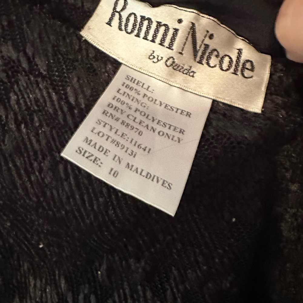 Ronni Nicole Elegant lace Textured Black maci dress.